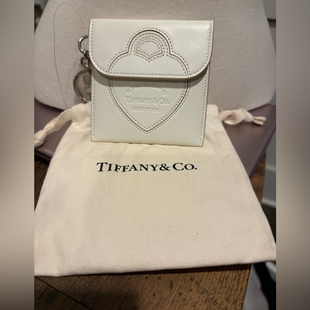 Tiffany & Co. Return to Tiffany White Leather Bag Charm/Keychain & cardholder